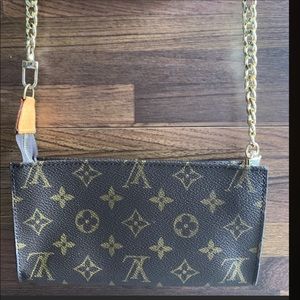 Louis Vuitton 🔥 crossbody purse.